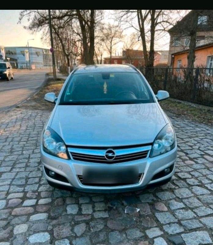 Opel Astra 2011 — photo 6