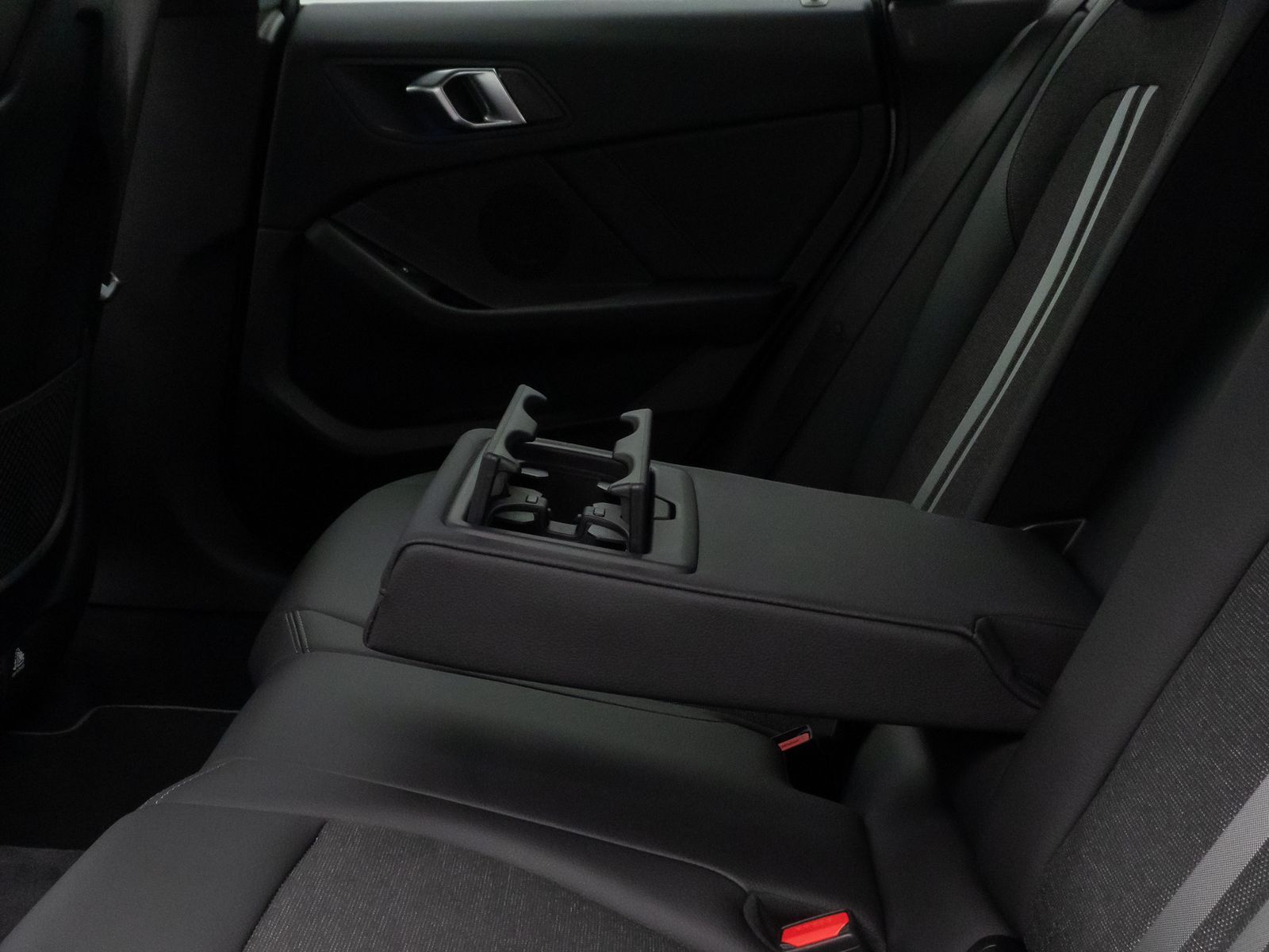 Fahrzeugabbildung BMW 218i Gran Coupé SportLine DAB PDC DrivAssist LED