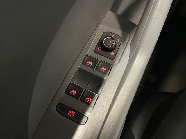 T-Cross United 1.0 TSI DSG R-LINE NAVI LED RFK