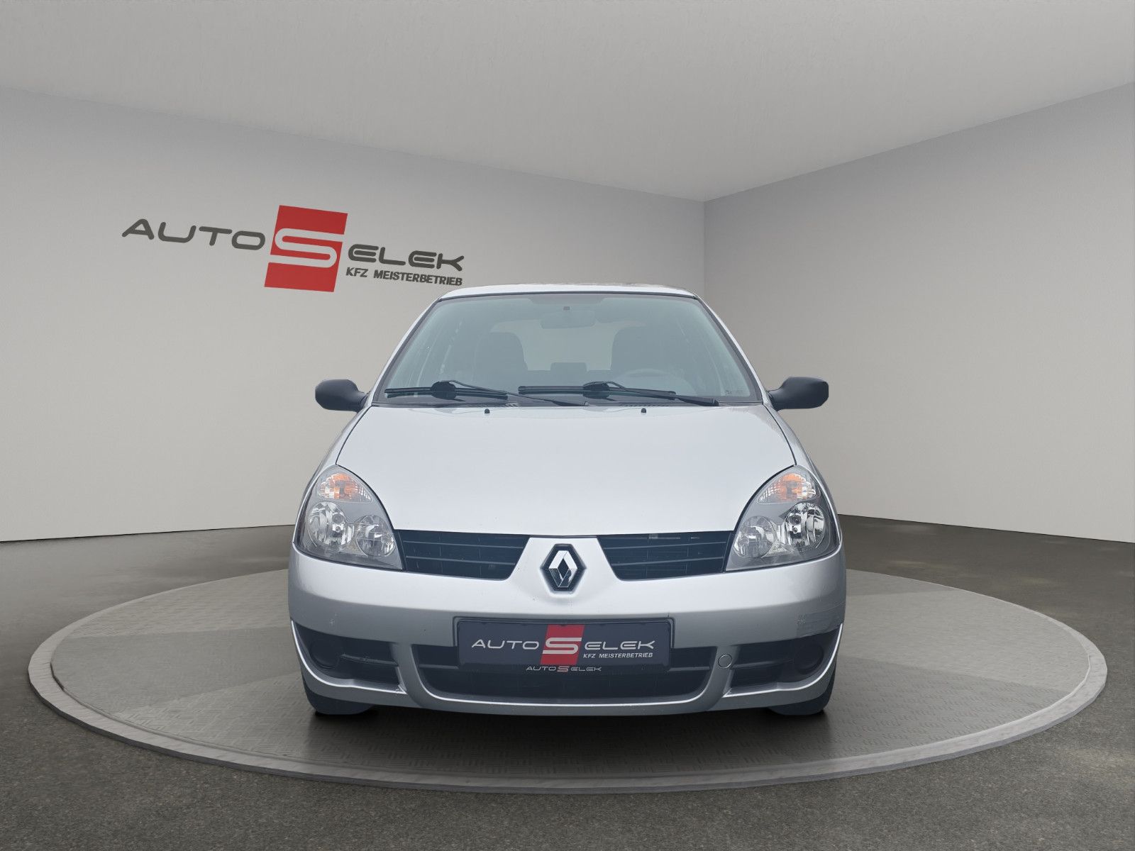 Fahrzeugabbildung Renault Clio II Campus+NUR 61 KM+ALWETTERREIFEN+TÜV NEU