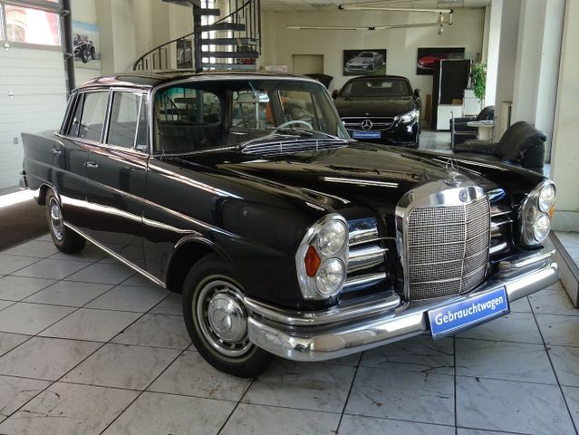 Mercedes-Benz 220 SB Heckflosse W111