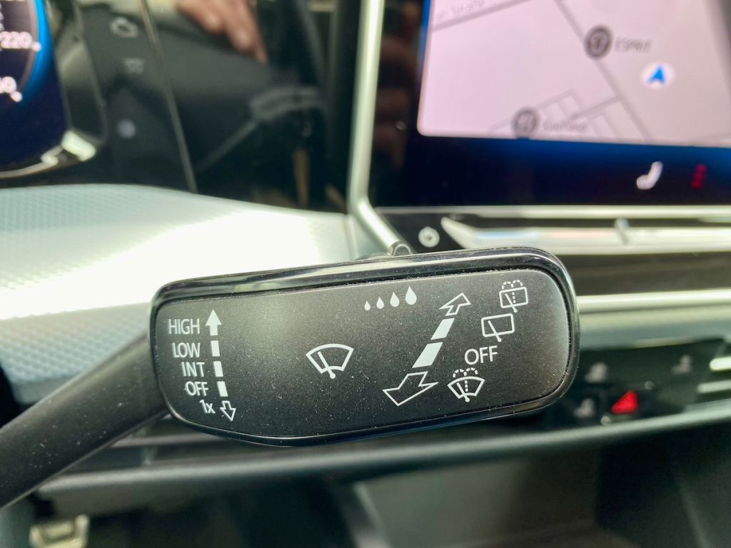 Fahrzeugabbildung Volkswagen Golf Variant 1.5 TSI Life AHK GZJR AAC KAM SHZ