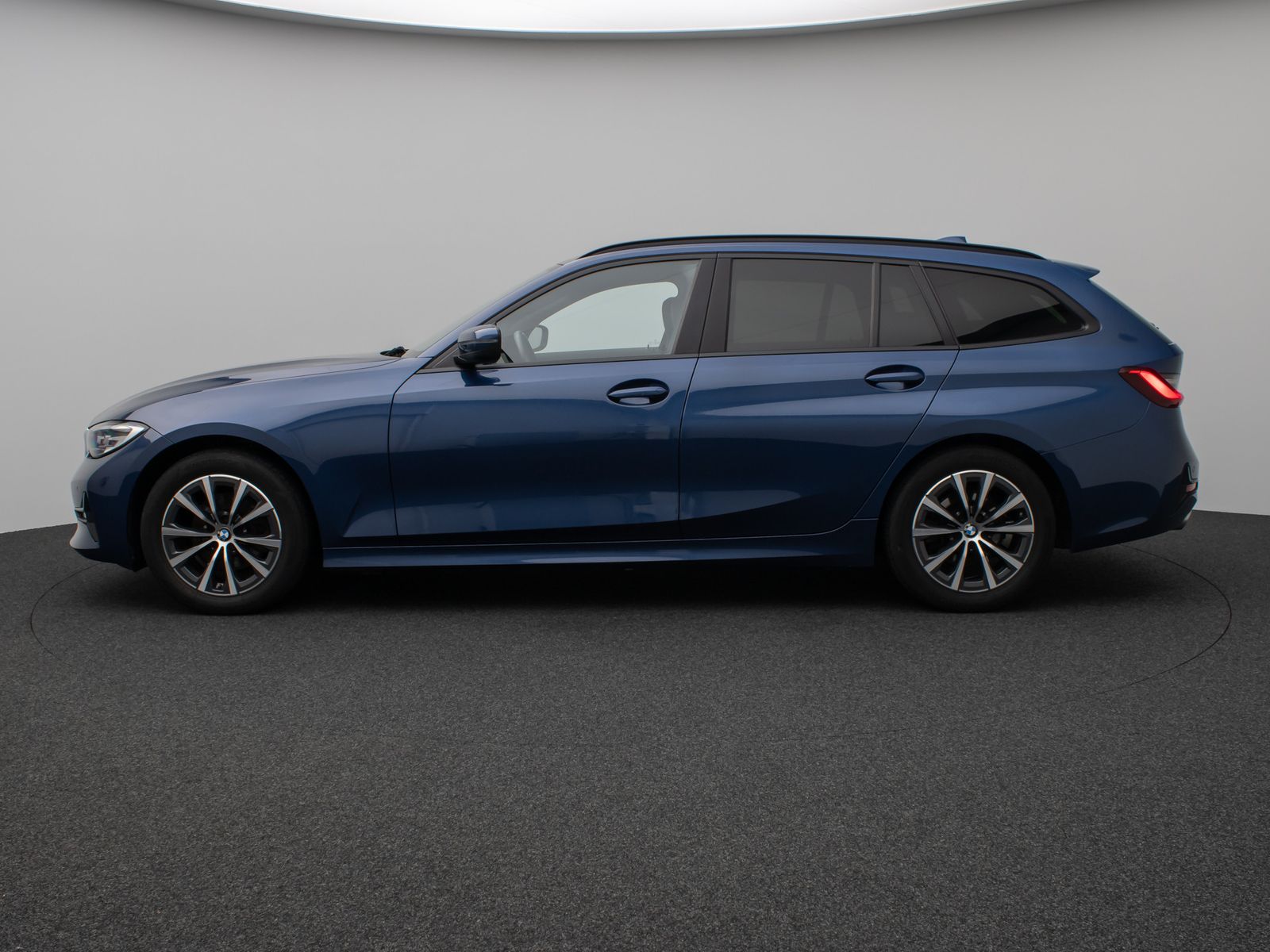Fahrzeugabbildung BMW 320d HUD DAB CockPitPro Lordos PDC Alarm Sport