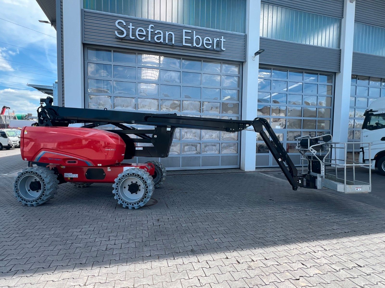 Fahrzeugabbildung Manitou 200 ATJE S1 e-drive / Arbeitshöhe: 20m / 4x4