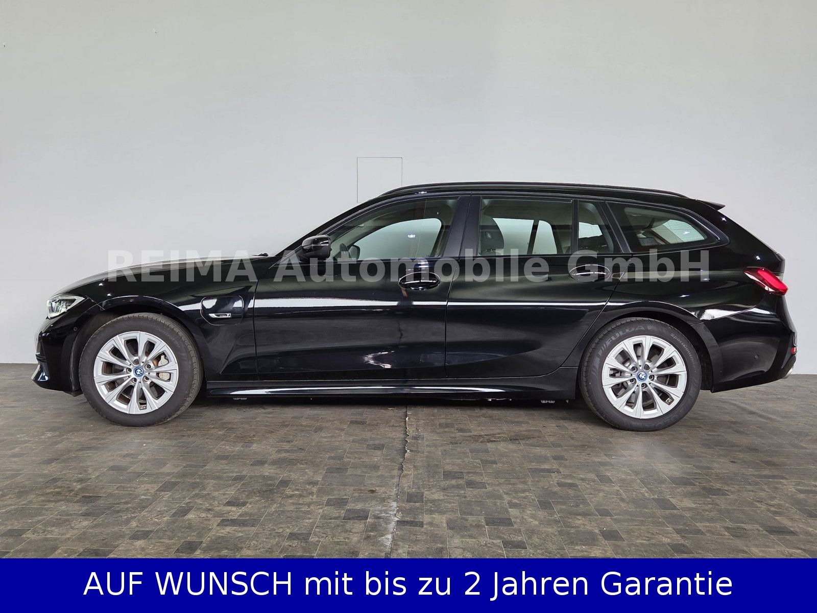 Fahrzeugabbildung BMW 330e Touring  Advantage, Laser, HUD, ACC
