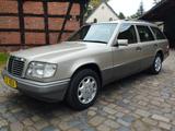 Mercedes-Benz 124 TE 230 mit KLIMA,1.Hand exzellenter Zustand! - Mercedes-Benz E 230: Kombi