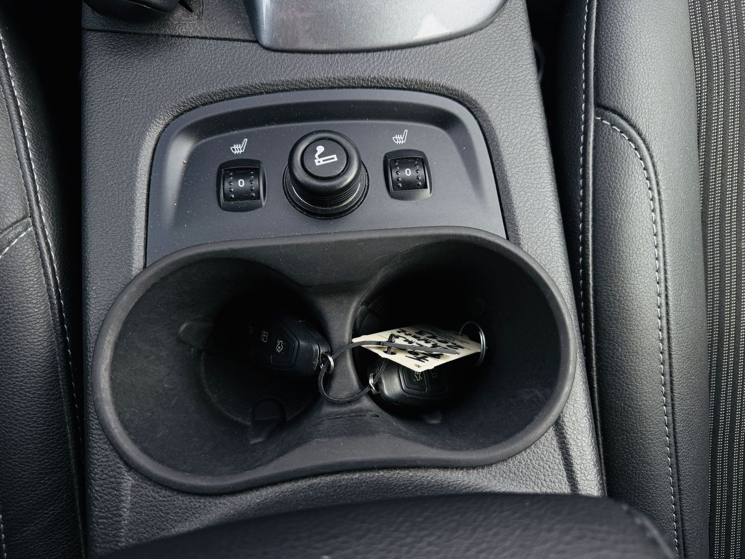 Fahrzeugabbildung Ford Focus 2,0 TDCi, TITANIUM, Automatik, Klima, PTS,