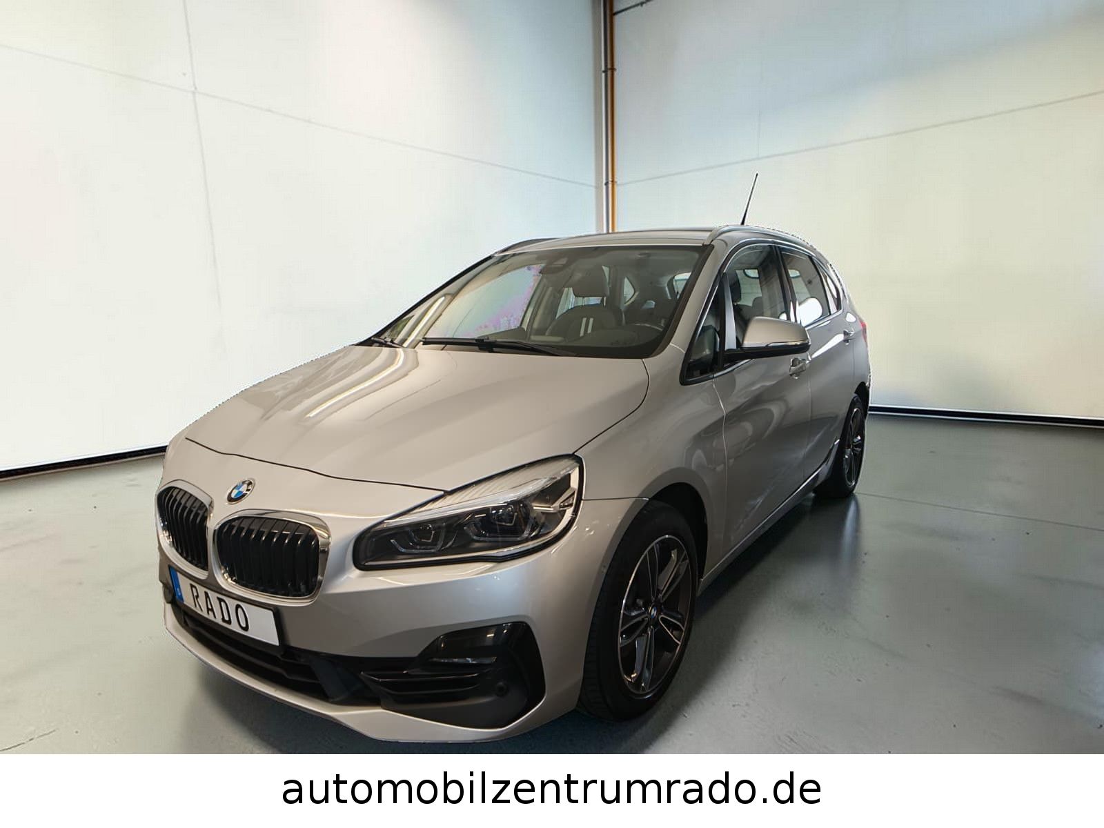 BMW 220 i Active Tourer Sport Line Aut. PDC v+h AHK