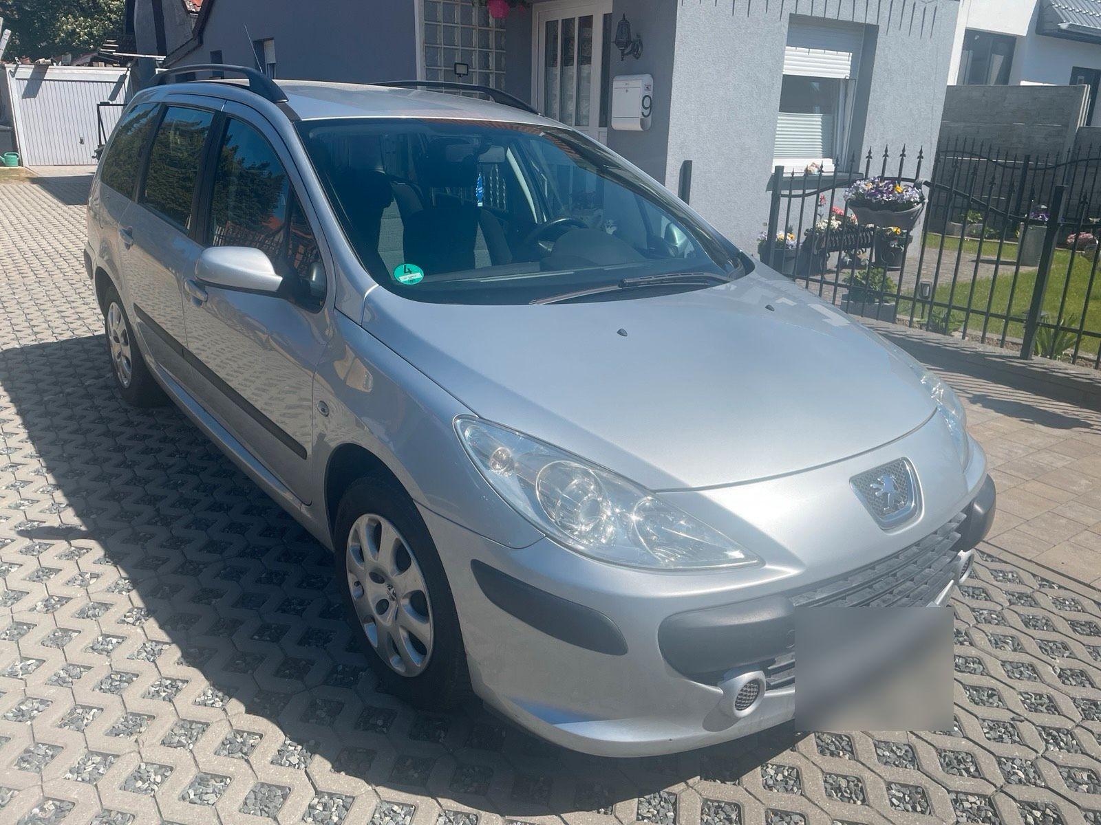 Peugeot 307 2006 — вигляд ззаду