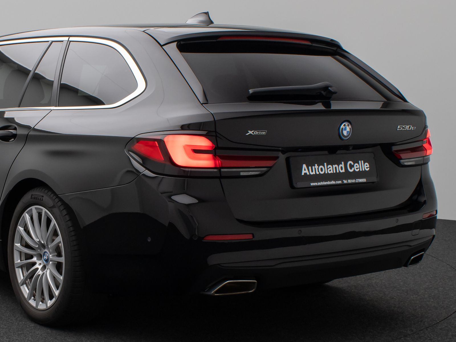 Fahrzeugabbildung BMW 530e xD Panorama Kamera CockPiPro DAB Alarm LED