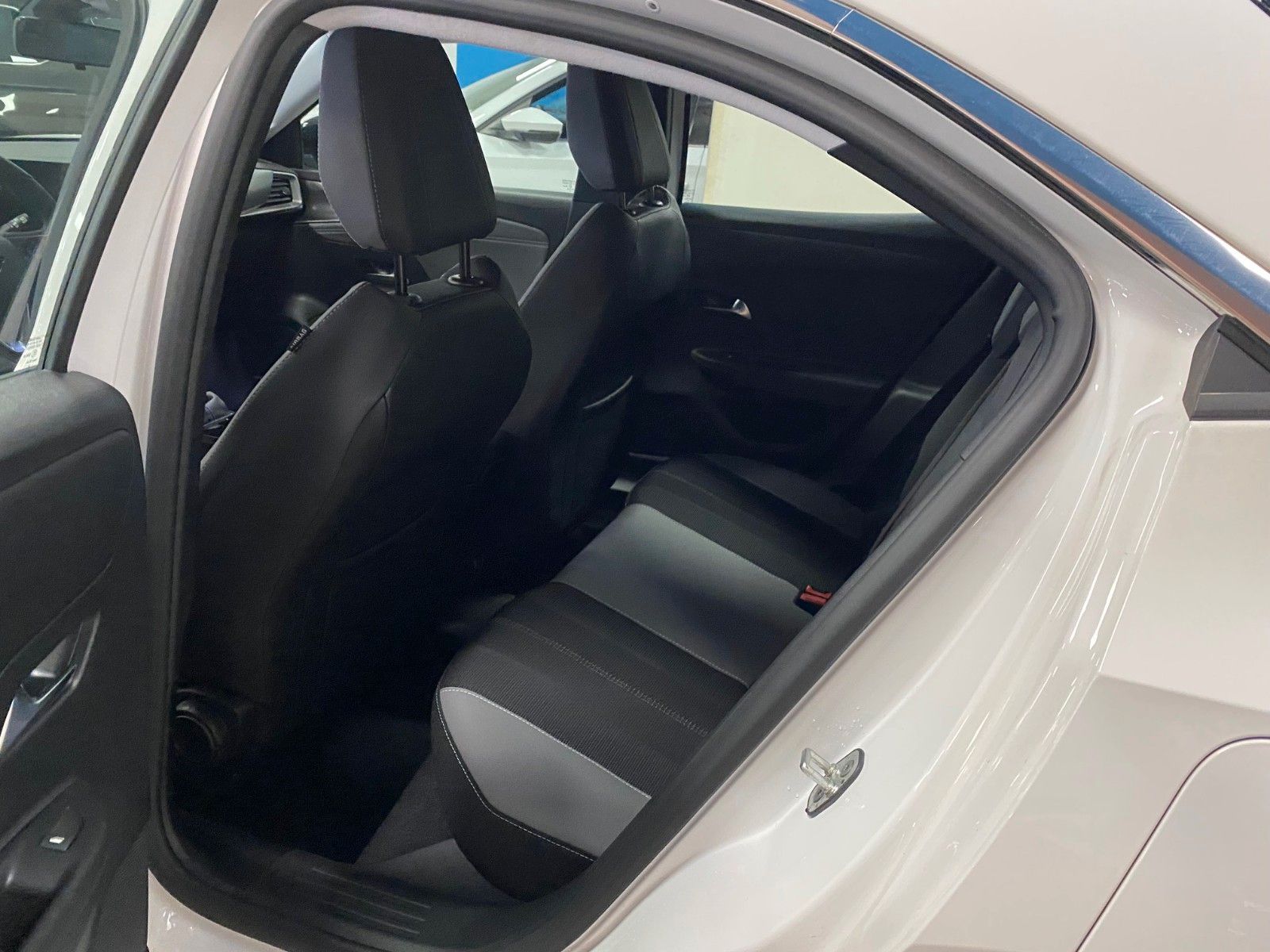 Fahrzeugabbildung Opel Mokka 1.2 Turbo 74kW Edition+ACC+LED+APP CONNECT