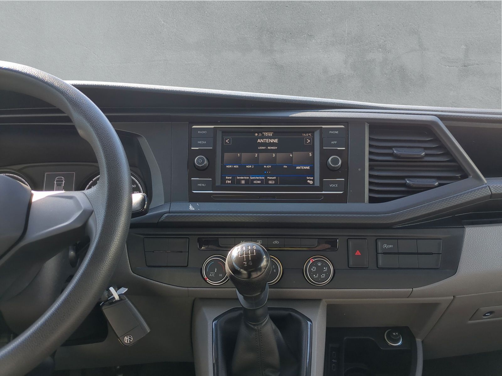 Fahrzeugabbildung Volkswagen T6.1 Kombi LR 2.0 TDI Klima PDC hinten