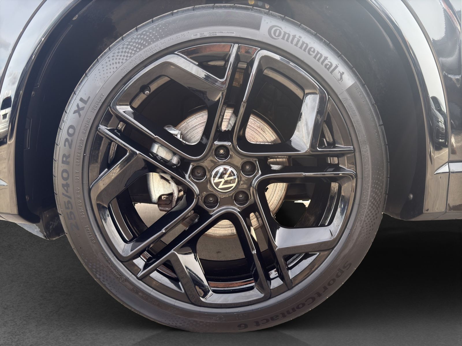 Volkswagen Tiguan R-Line 1.5 TSI DSG IQ.DRIVE NAVI foto 6