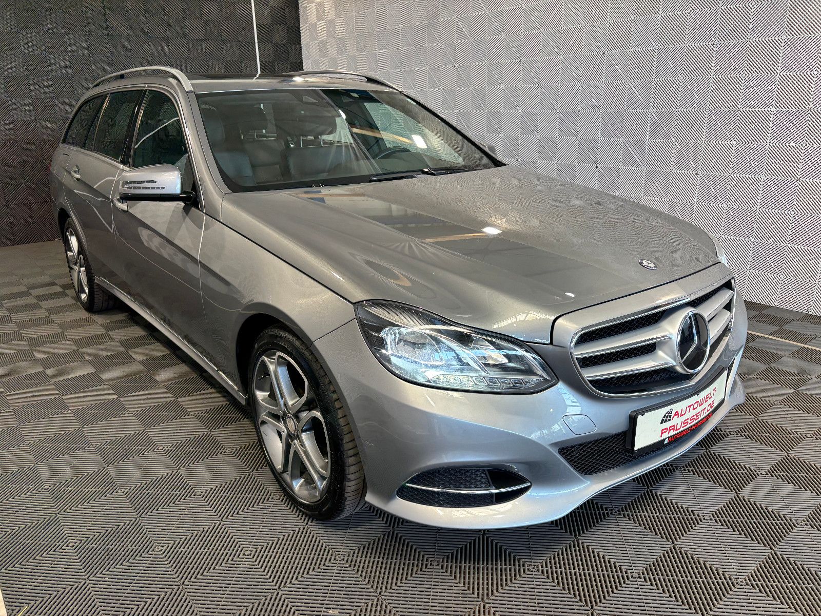 Gebrauchtwagen Mercedes-Benz E 250 E 250d T*ACC*TOTW-AHK-AMBIENTE-SCHIEBE.D-NAVI in Fulda