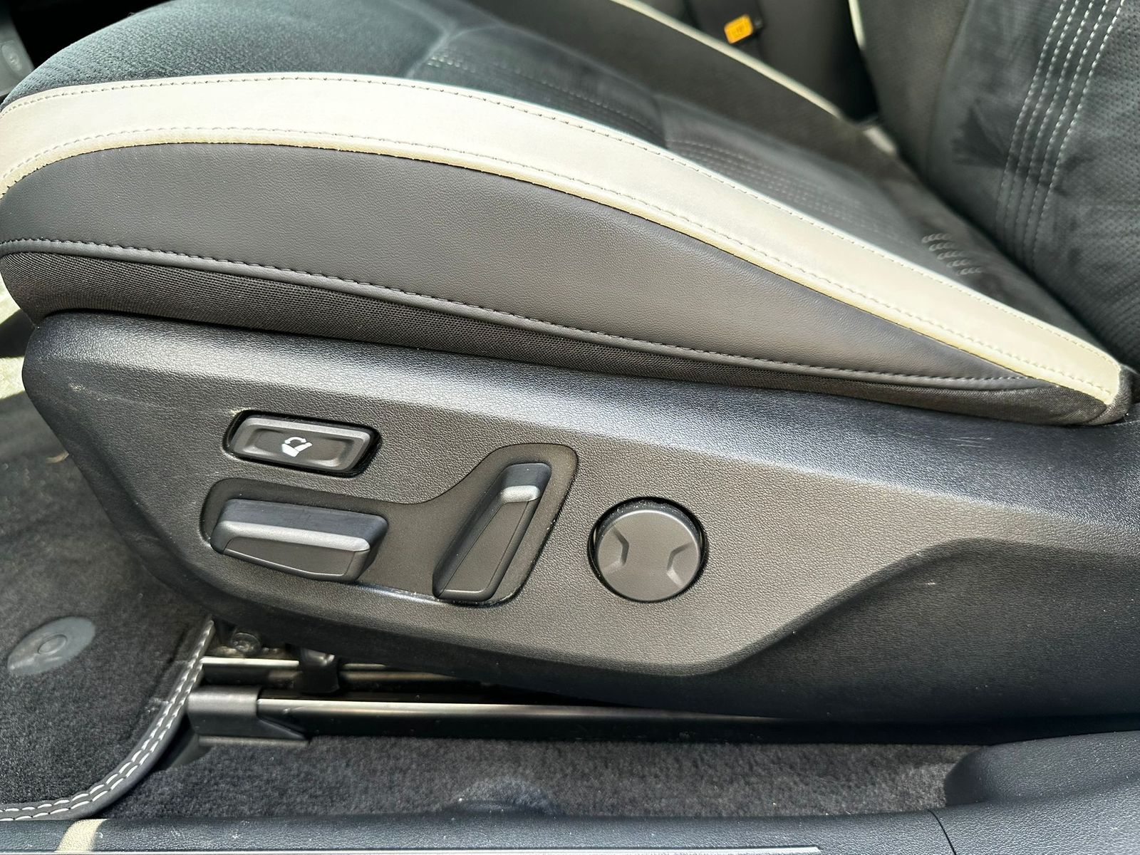 Fahrzeugabbildung Kia EV6 GT-Line 4WD PANO+NAVI+LED+SHZ+HEAD+ACC+360°+