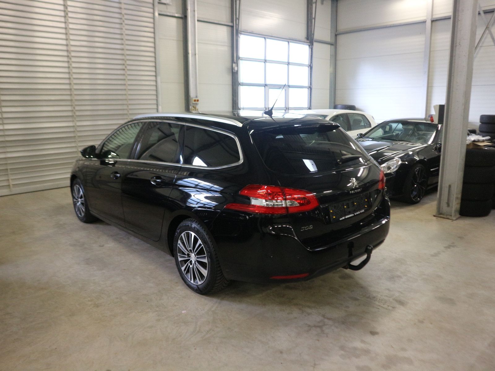 Fahrzeugabbildung Peugeot 308 SW Allure Pack ACC AHK Blis Nav Kam SHZ LED