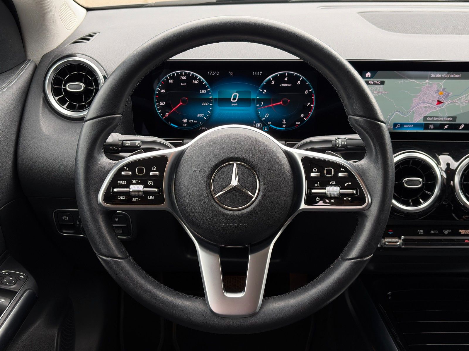 Fahrzeugabbildung Mercedes-Benz GLA 200 7G-DCT Progressive CarPlay Temp CAM AHK