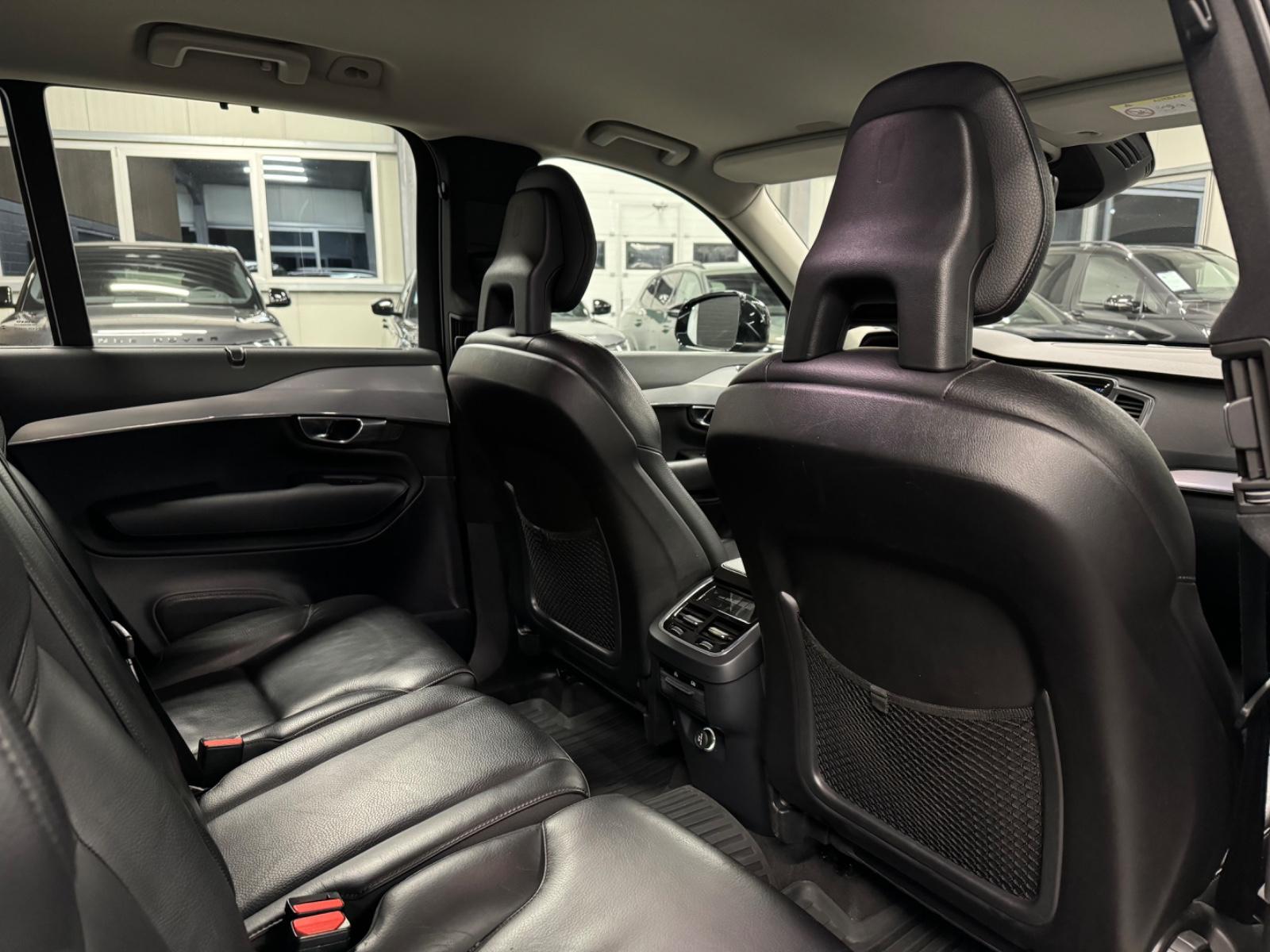 Volvo XC 90 Momentum AWD Navi SHZ LHZ LED 7-Sitzer
