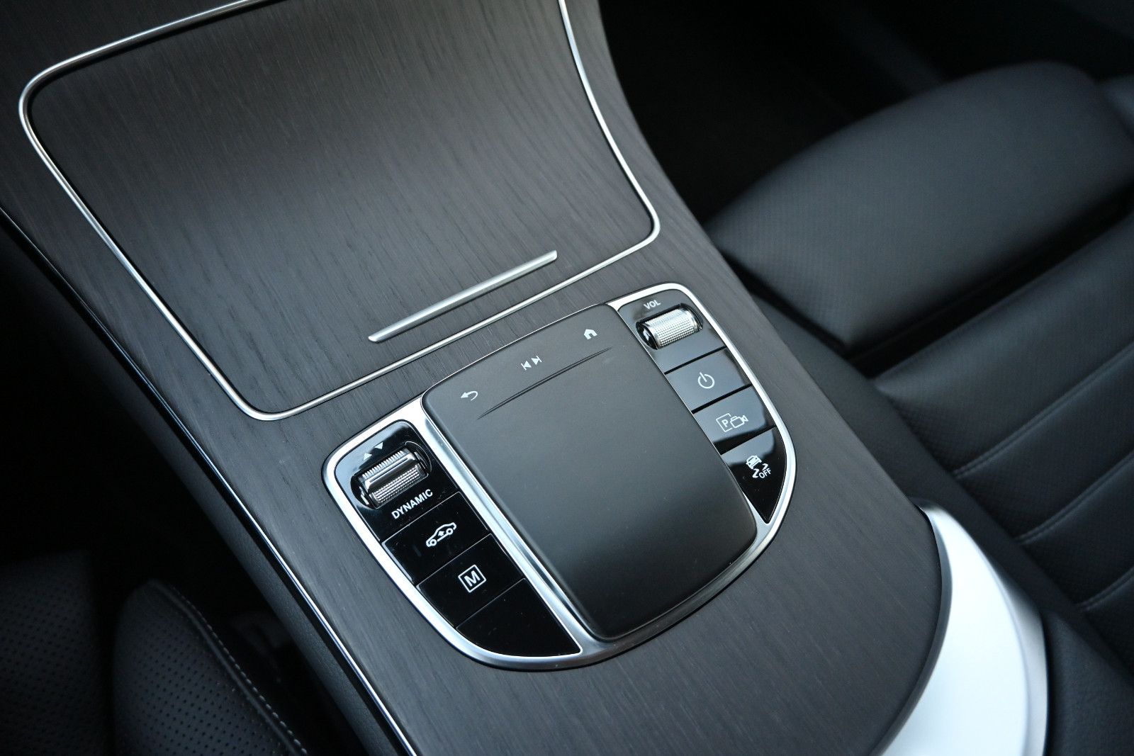 Fahrzeugabbildung Mercedes-Benz GLC 300 de 4MAT. °ACC°AHK°AIRMATIC°HUD°KEYLESS°