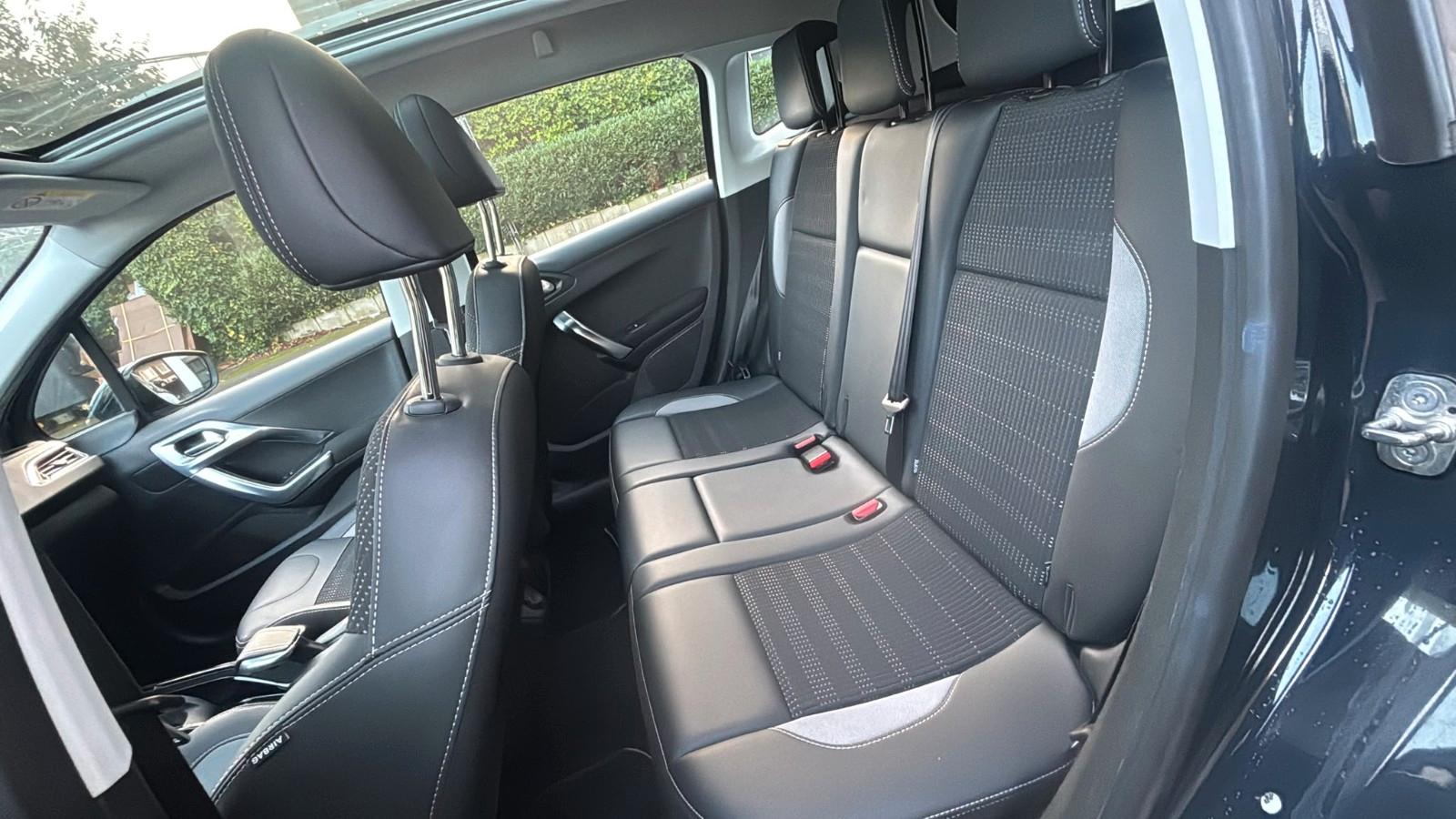 Peugeot 2008 Allure *1.2Benzin* *Automatik*