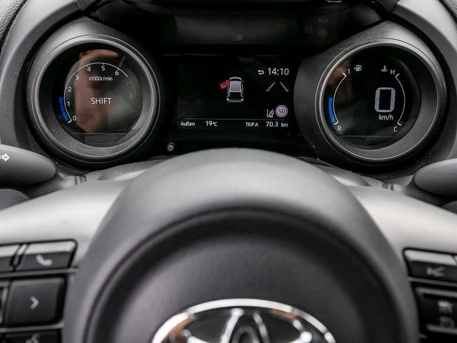 Toyota Yaris 1.5 Team Deutschland Kamera Navi LED