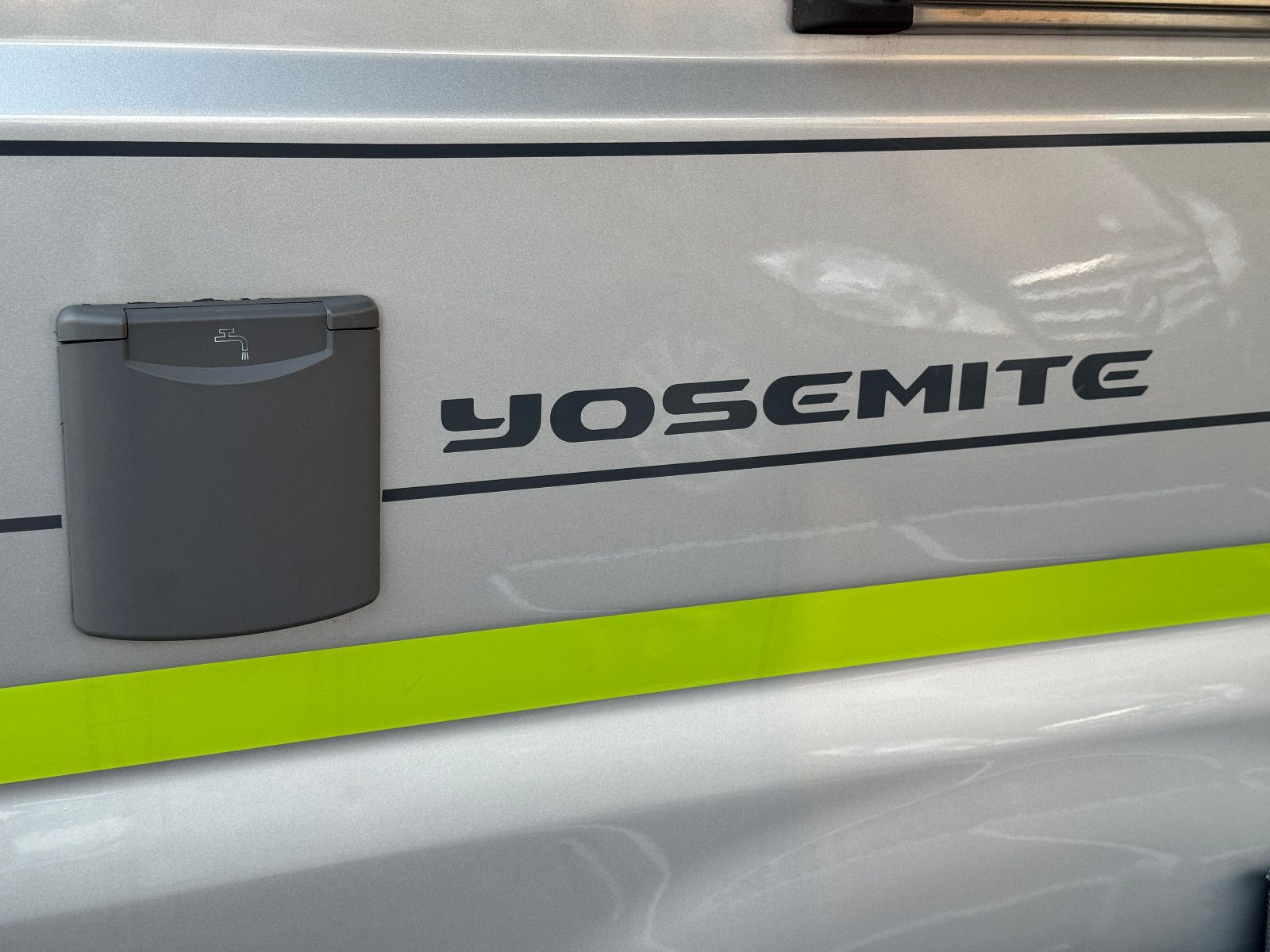 Fahrzeugabbildung HYMER / ERIBA / HYMERCAR YOSEMITE 600 CROSSOVER FIAT SCHLAFDACH LÄNGSBETT