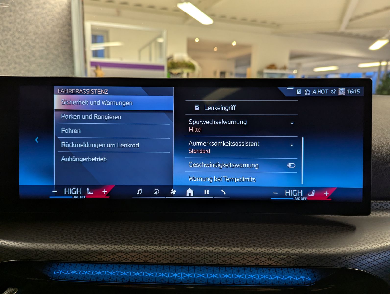 BMW 320 d xD M-Sport HUD Pano ACC LED-adaptiv AHK - Image 31