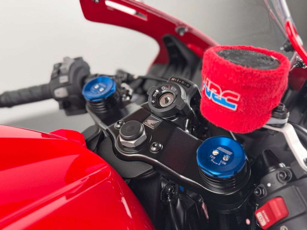 Fahrzeugabbildung Honda CBR 600 RR *NEUWERTIG *1850 KM