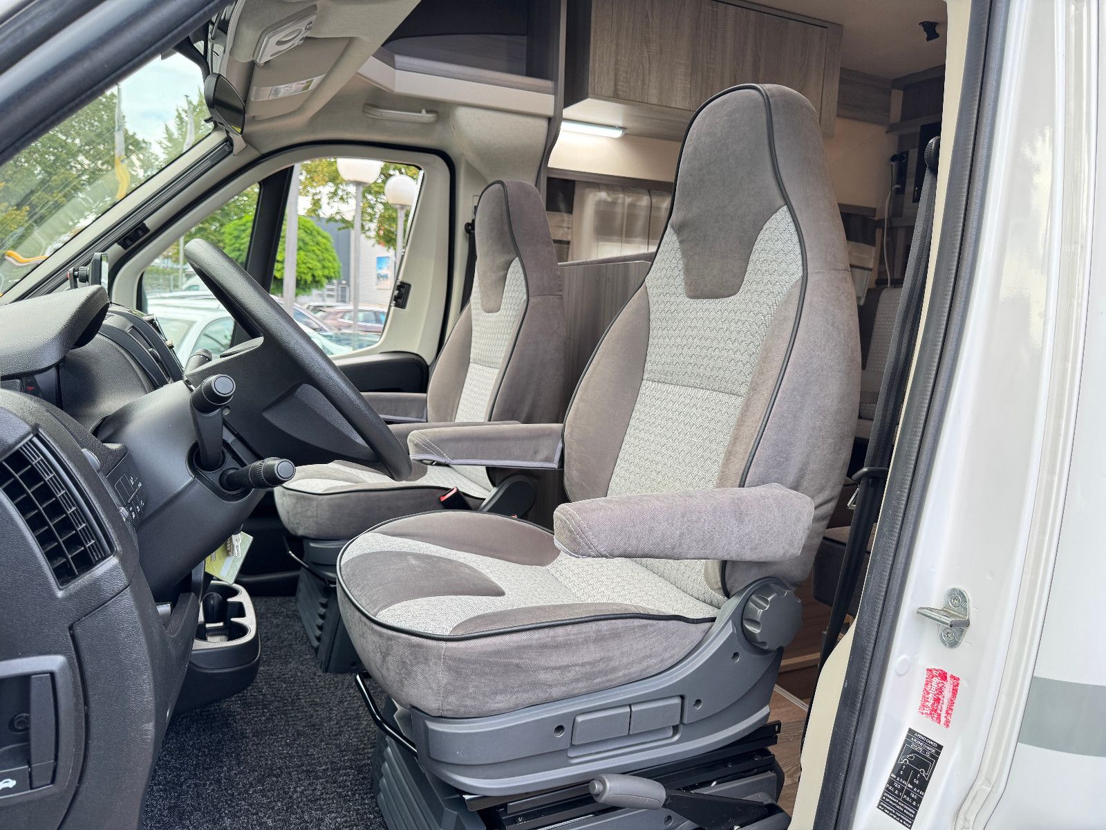 Fahrzeugabbildung Hobby T 65 HKM OPTIMA ON TOUR IC-LINE MAXXAIR BEARLOCK
