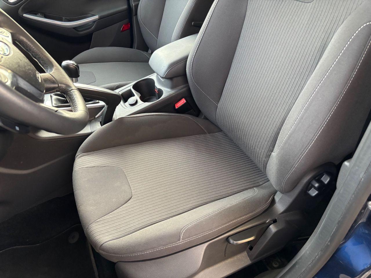 Ford Focus 2012 — photo 13