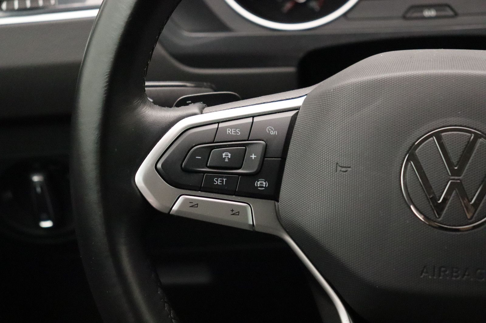 Fahrzeugabbildung Volkswagen Tiguan 1.5 DSG Life ACC LED Apple CarPlay