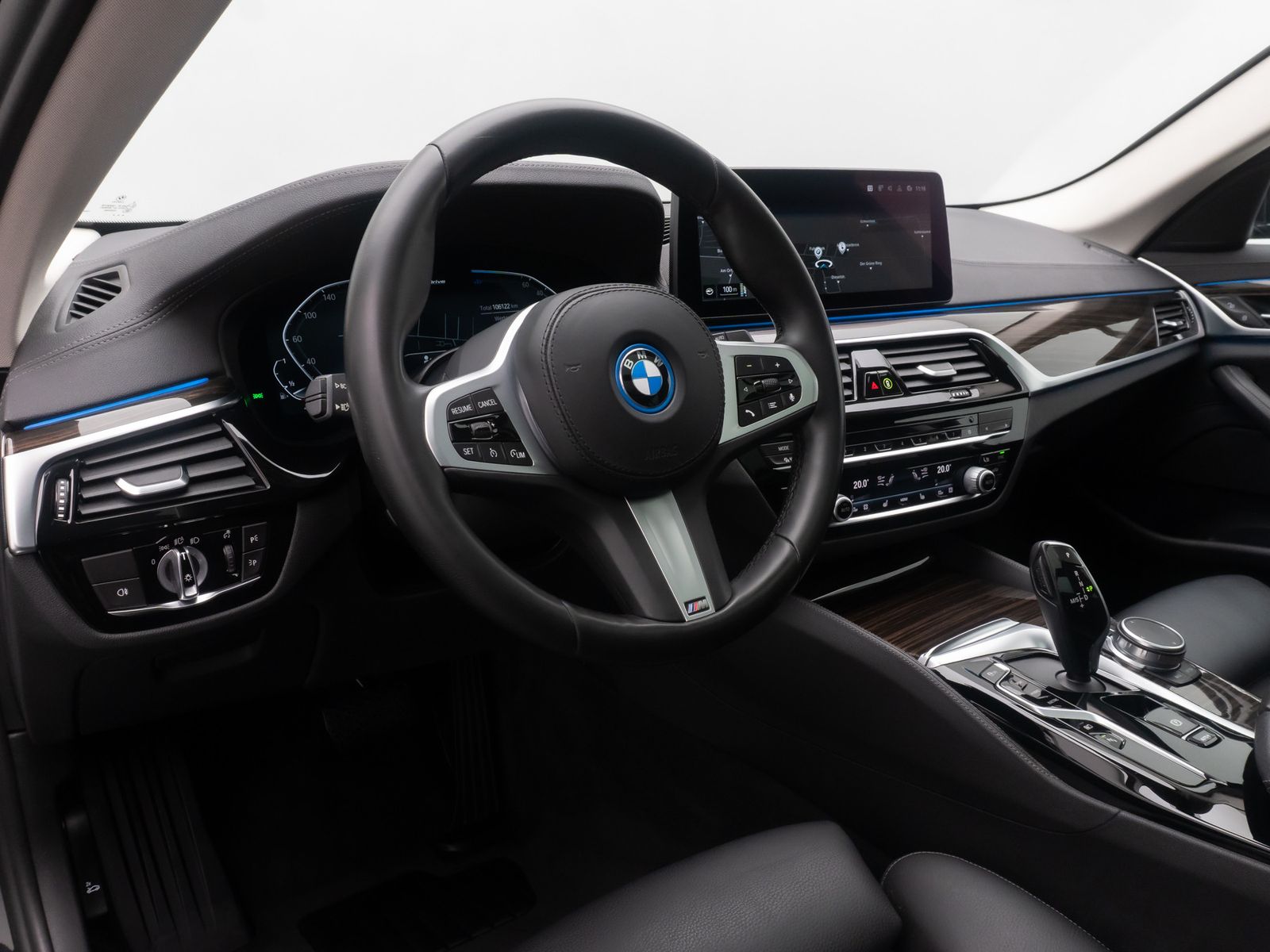 Fahrzeugabbildung BMW 530e Luxury Line Laser HUD HiFi DAB Panorama 18"