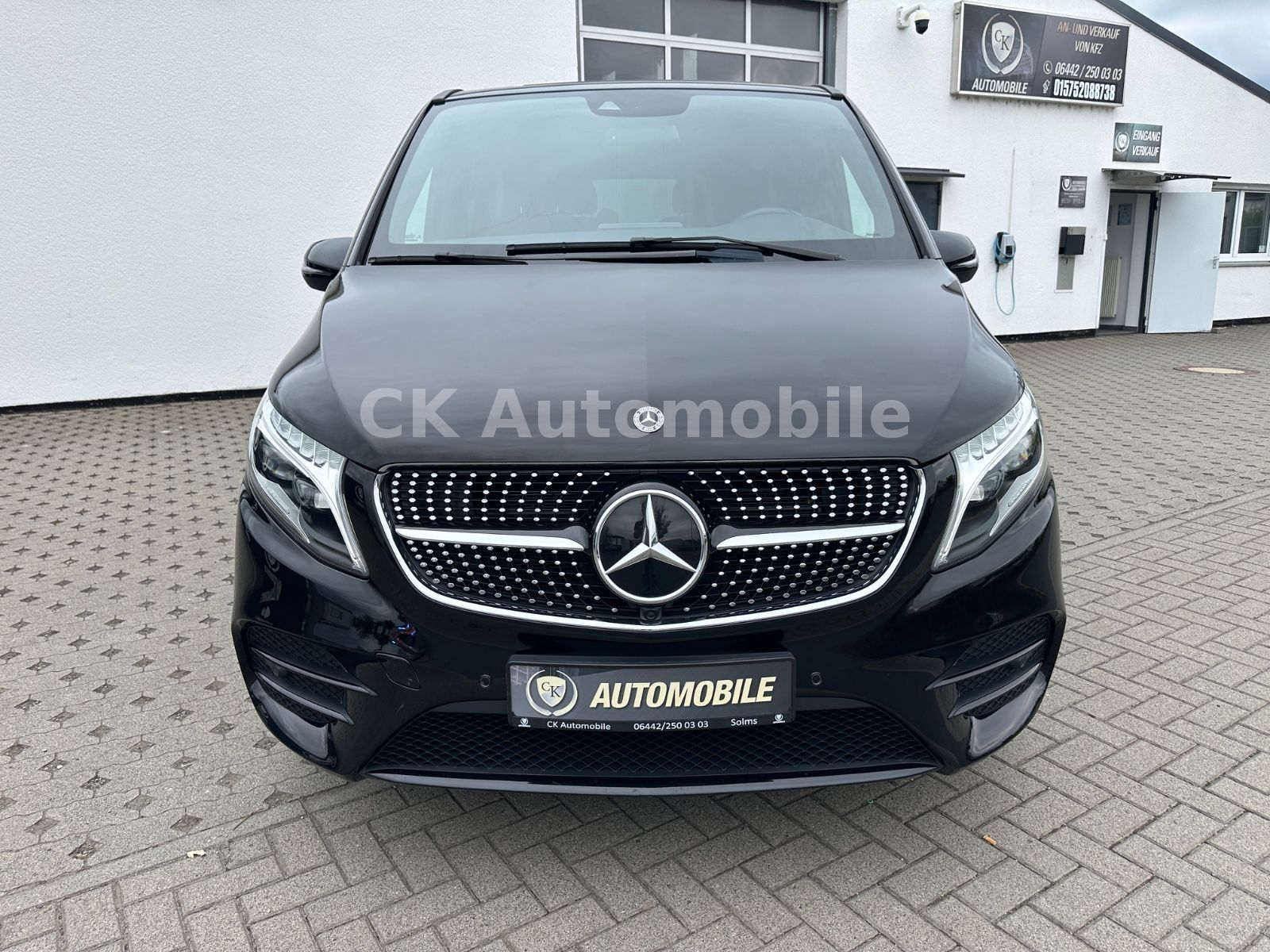 Fahrzeugabbildung Mercedes-Benz V 250d Edition 4MATIC Kompakt AMG-Line / 6 Sitze