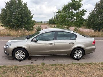 Volkswagen Passat - 4