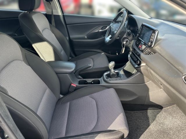 Fahrzeugabbildung Hyundai i30 cw Select Mild-Hybrid Klima,Sitzheiz,RFK,PDC