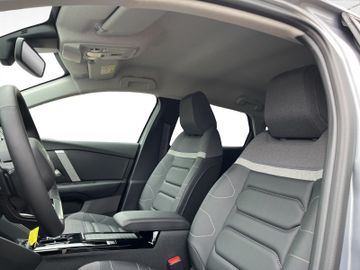 Citroën C4 Shine PT 130 EAT 8 Navi+SHZ+LHZ+RFK+HUD+LM