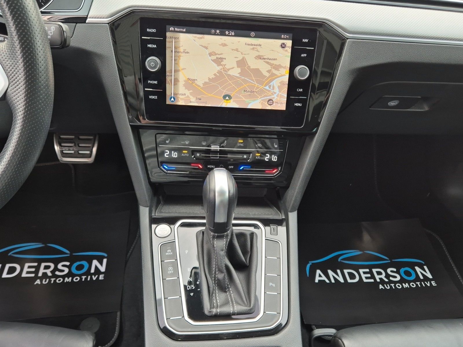 Fahrzeugabbildung Volkswagen PASSAT VAR. 2.0 TDI R-LINE 19" HUD KAM AHK PANO