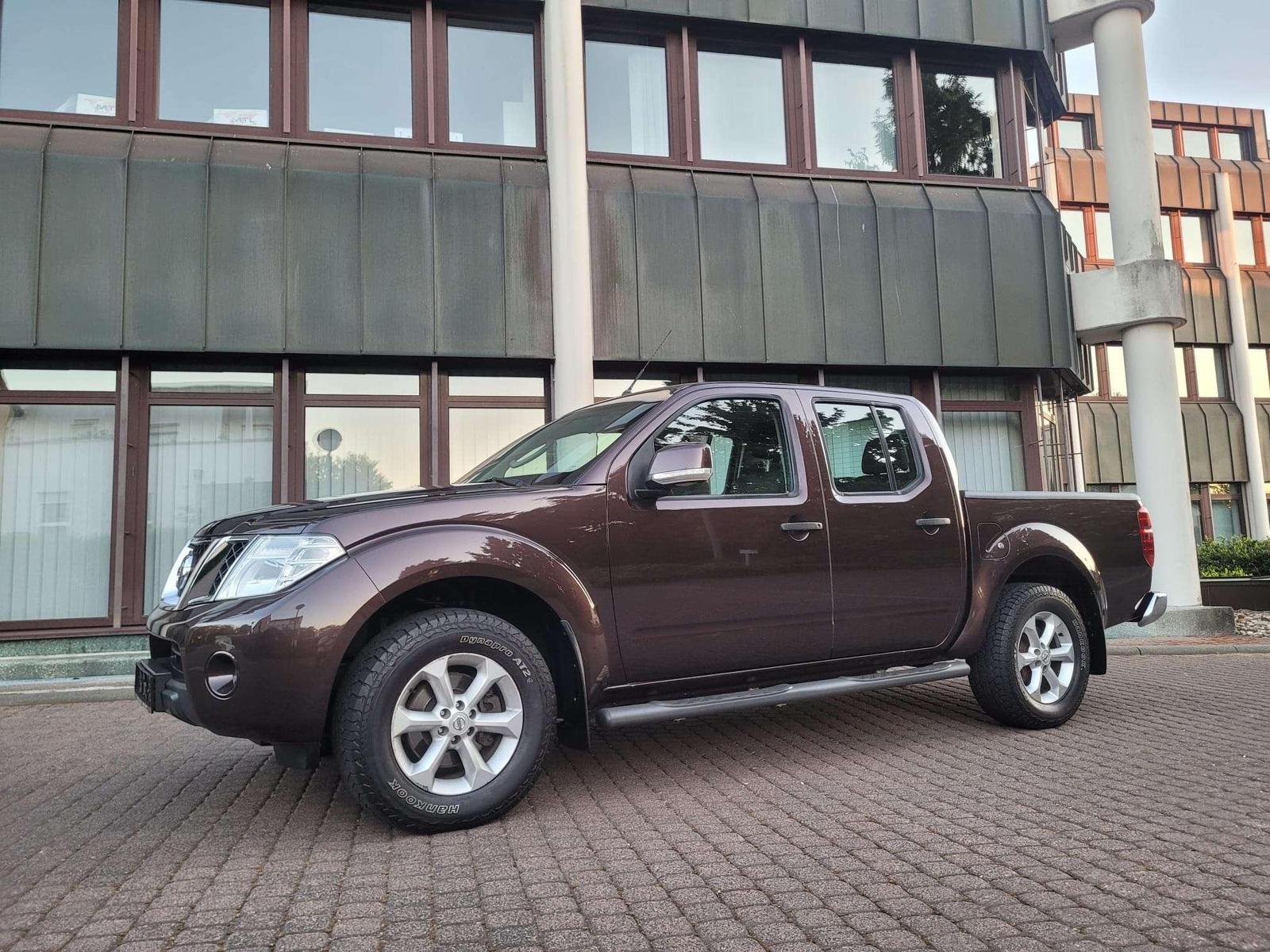 NISSAN NAVARA 2.5 dCi 190ch 4X4 - DOUBLE CAB - ATTELAGE - CLIM BIZONE - SIÈGES CHAUFFANTS - RÉGULATEUR DE VITESSE