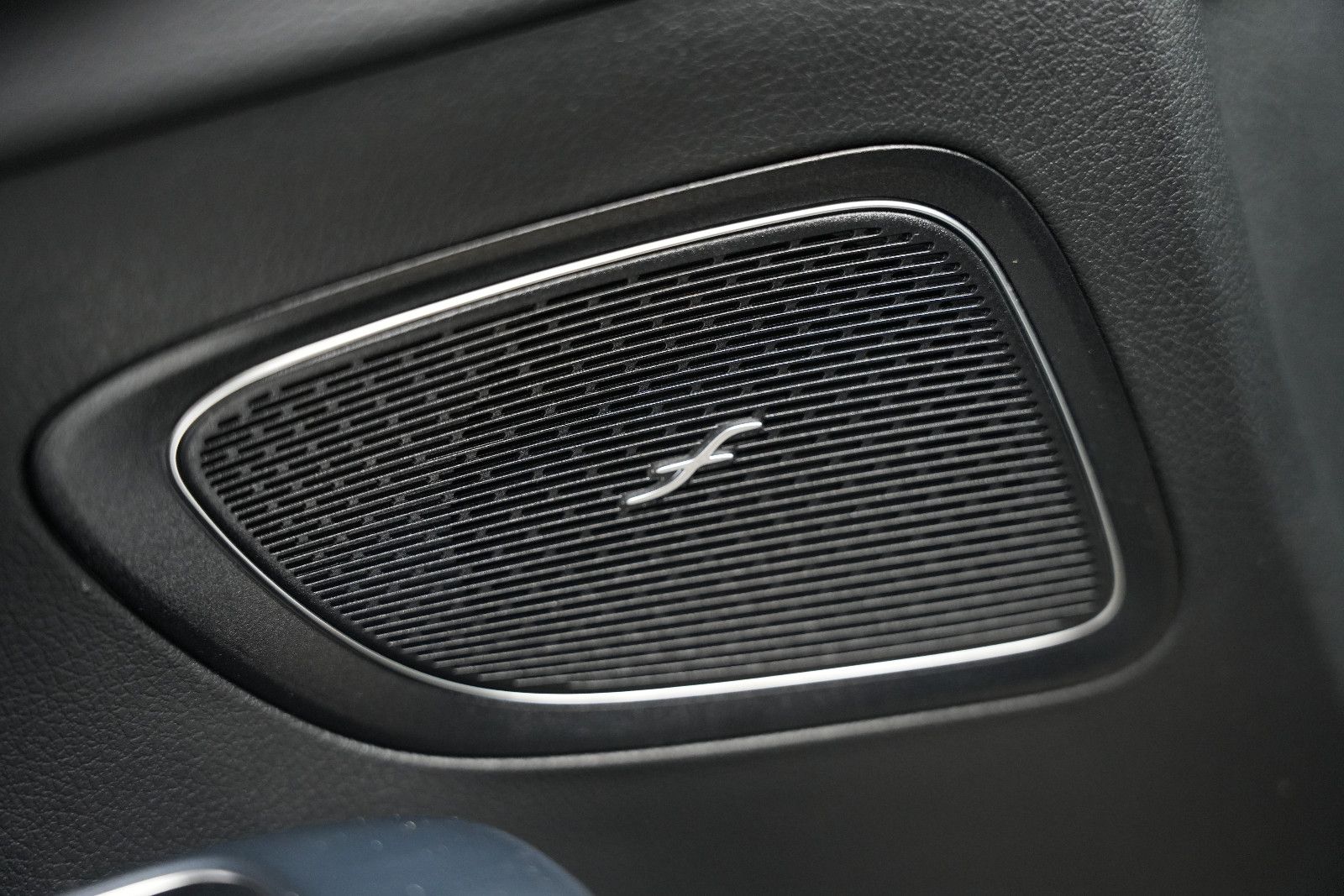 Fahrzeugabbildung Mercedes-Benz C 300e T *Ambiente*SHZ*Rückfahrkamera*T-Winkel*