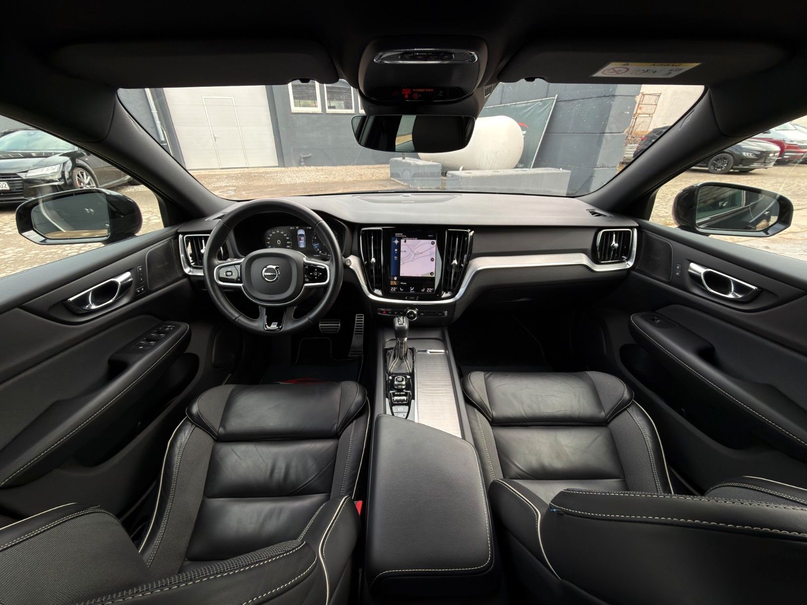 Fahrzeugabbildung Volvo V60 AWD R-Design ACC ProH&K 360° LED CarPl. Memo