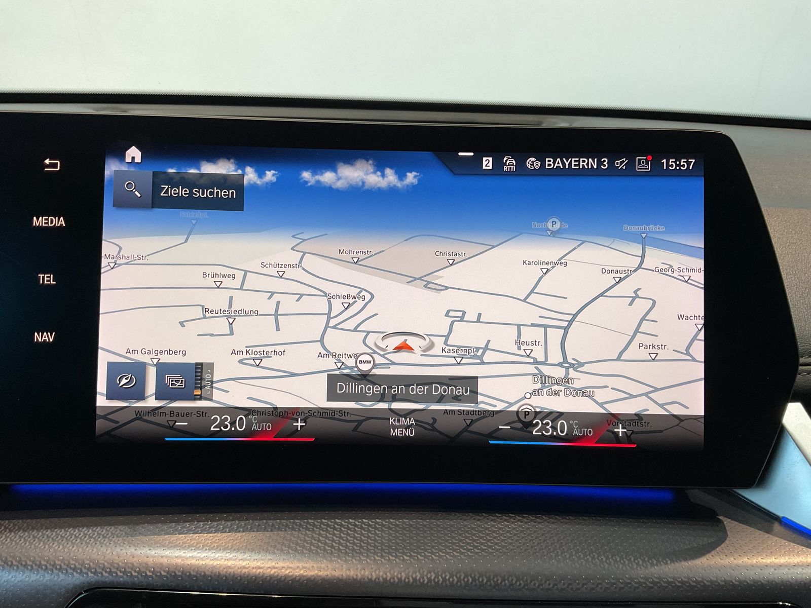 Fahrzeugabbildung BMW X1 sDrive18d SAV M Sportpaket DAB LED AHK Shz