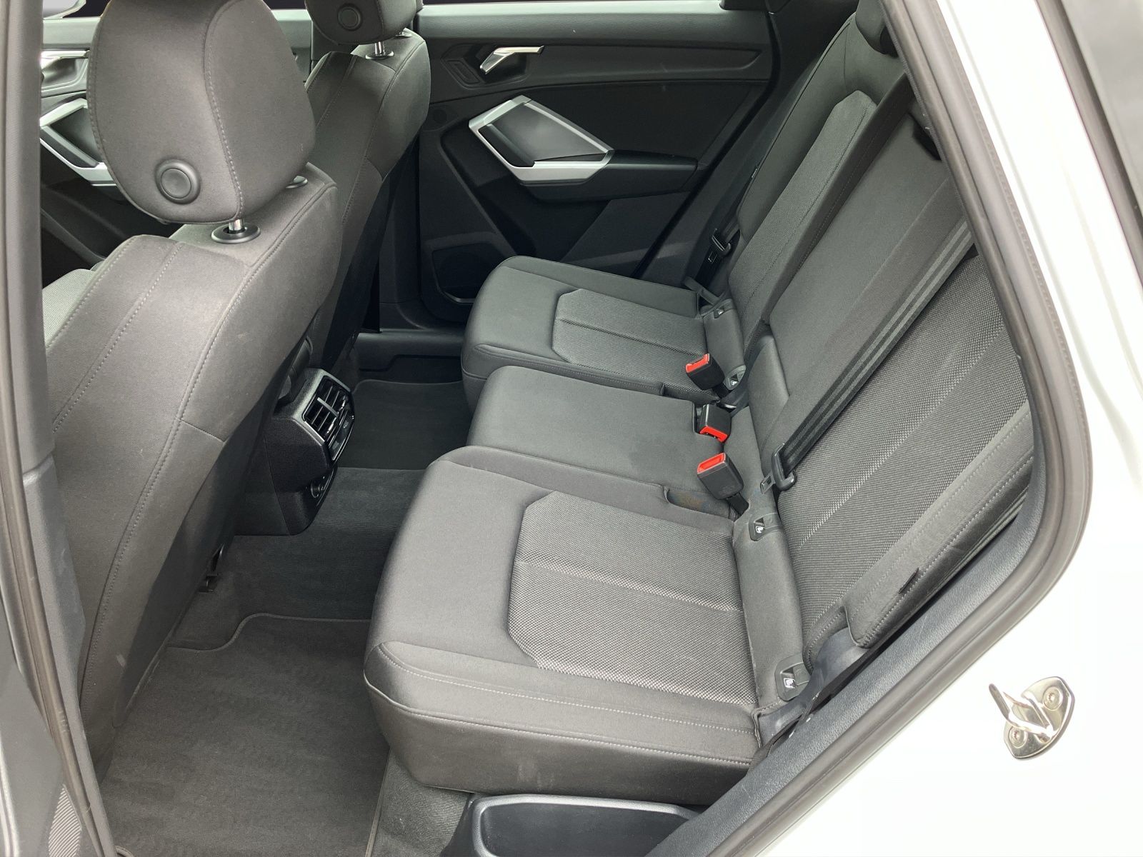 Fahrzeugabbildung Audi Q3 35 TDI quattro S-line S-tronic Navi AVC GRA R