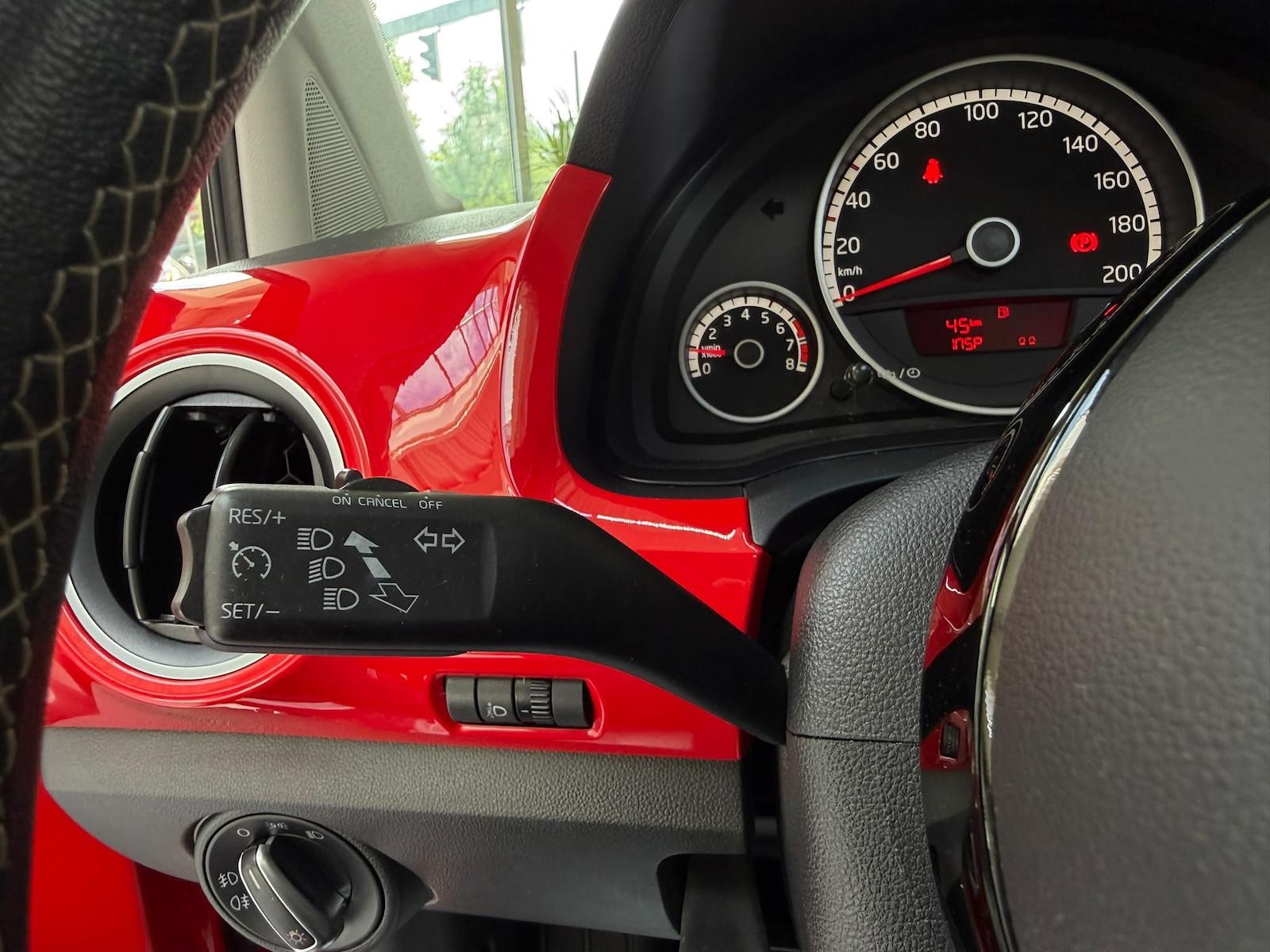 Volkswagen up! 1.0 cheer Panorama Navi Sitzheiz. PDC GRA
