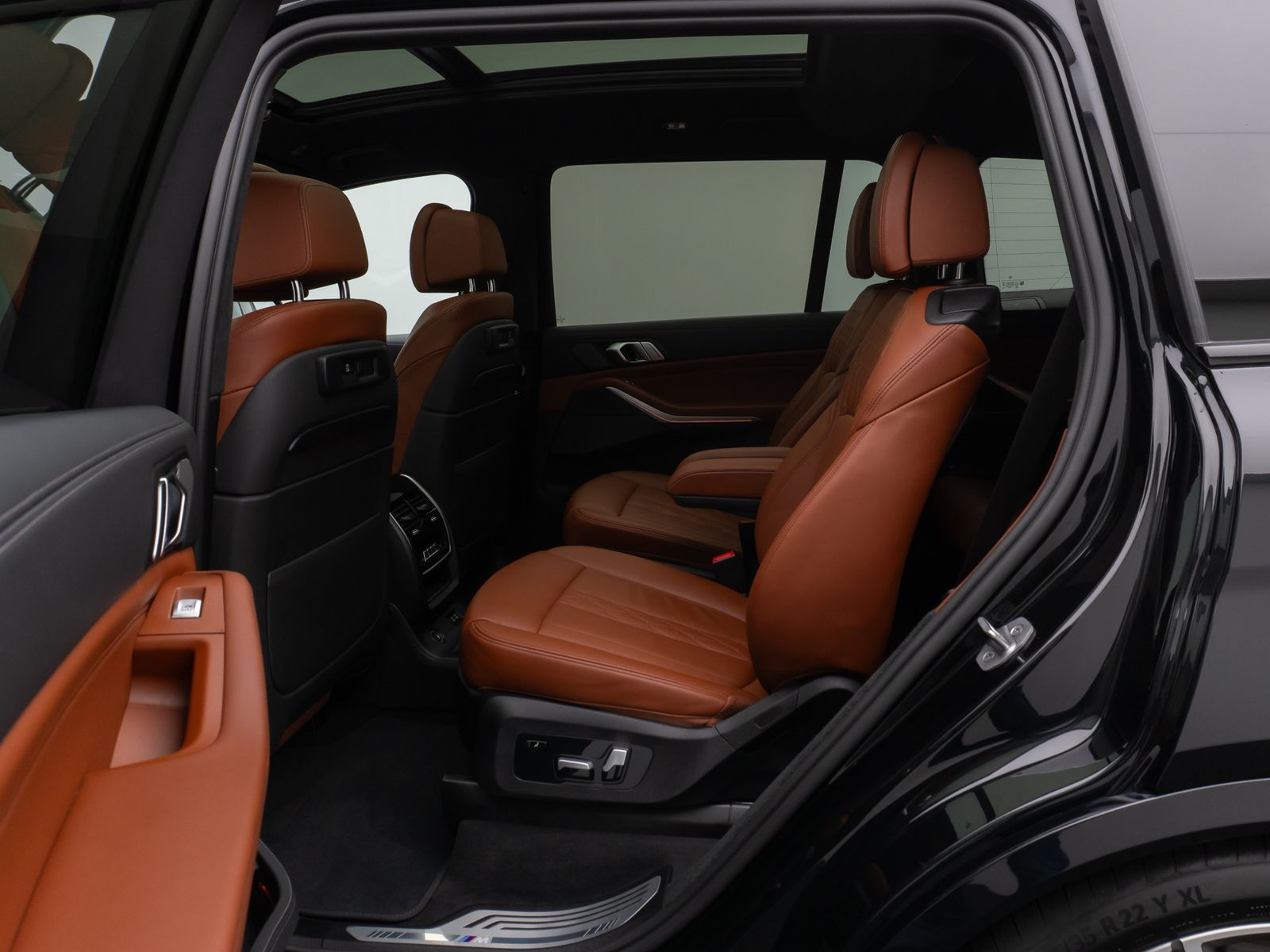 Fahrzeugabbildung BMW X7 M50i Panorama Laser 360°HUD H/K SoftCl 22Zoll