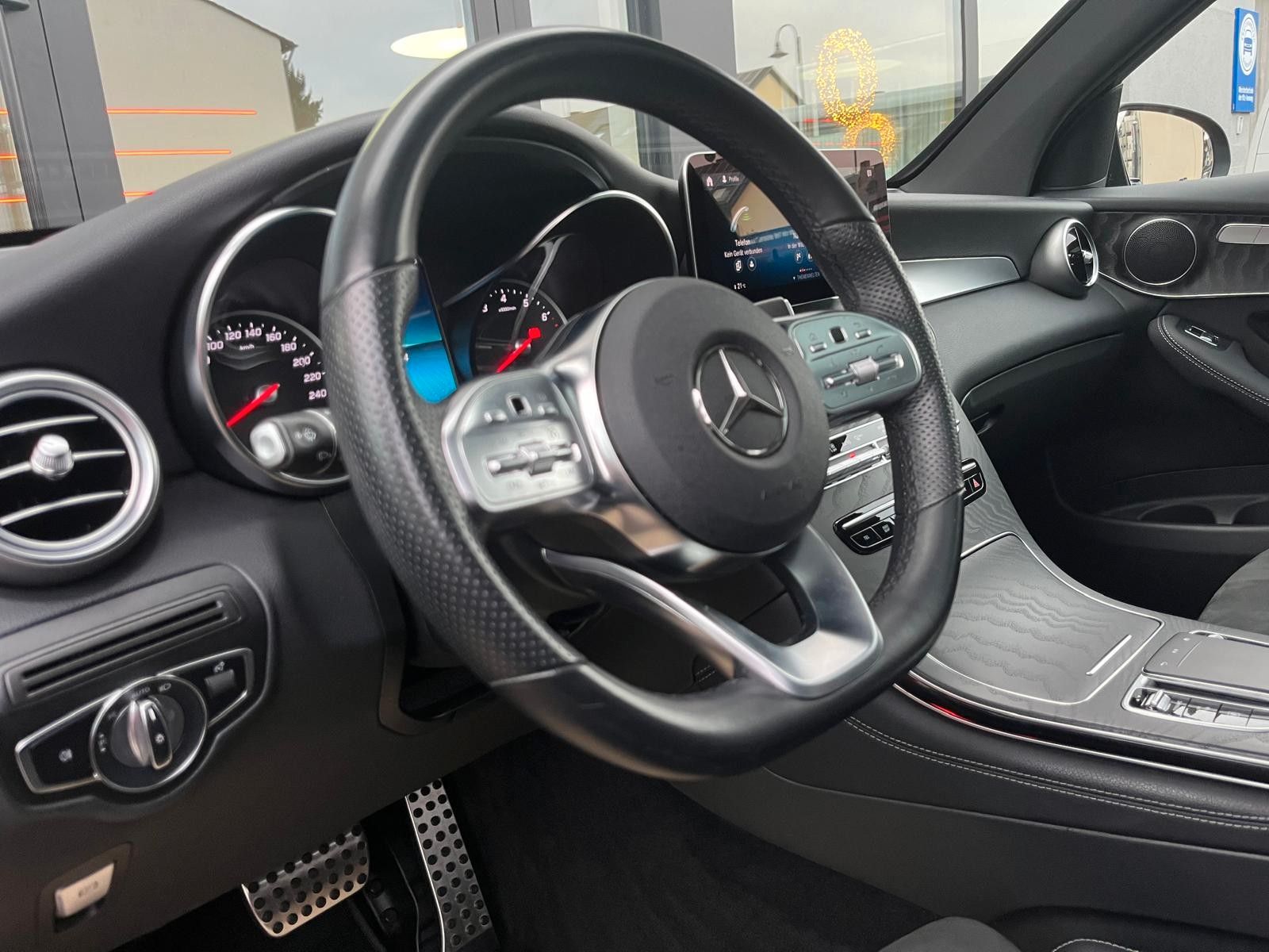 Fahrzeugabbildung Mercedes-Benz GLC 300e 4Matic AMG-Line*Pano*Night*Business*1.H
