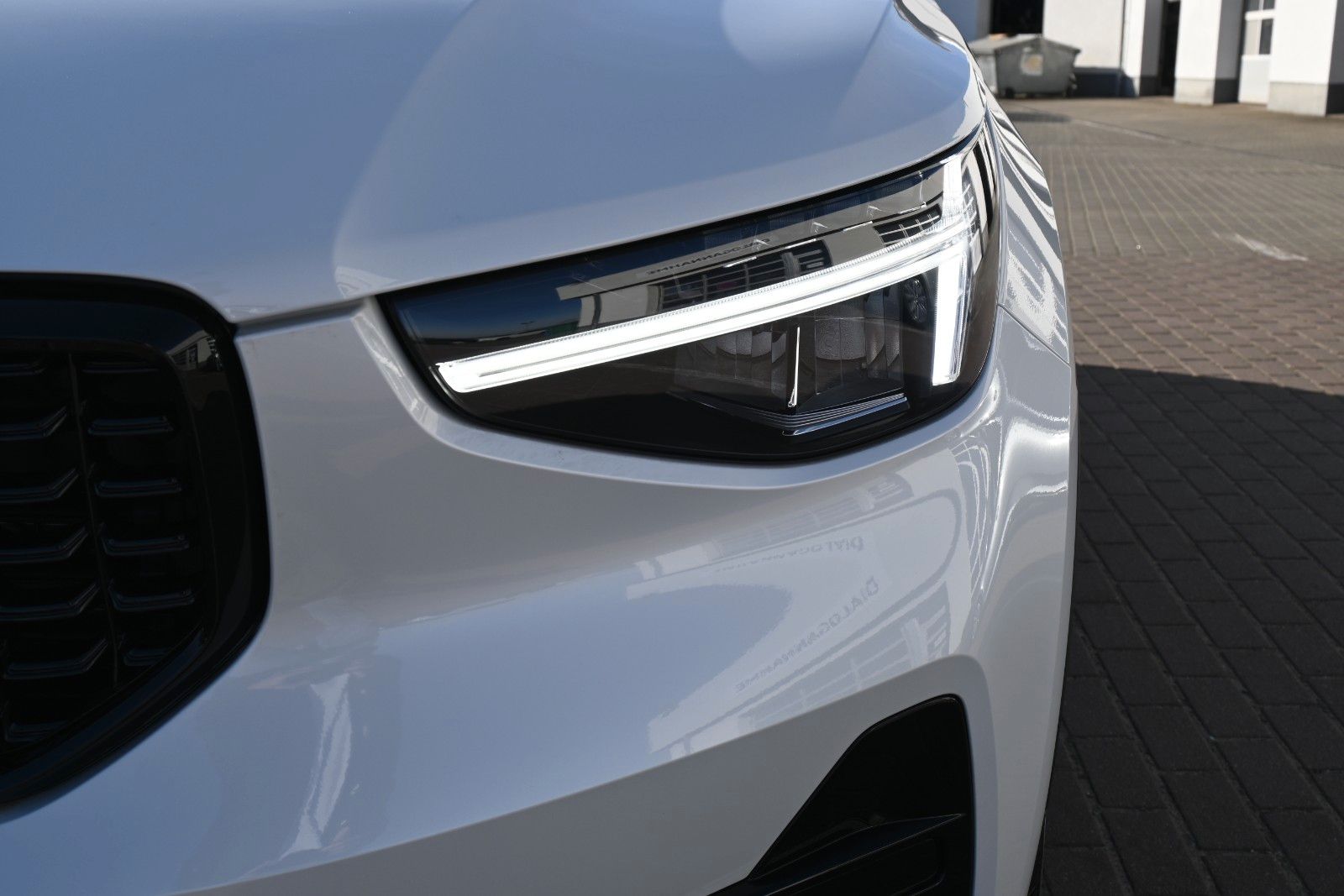 Fahrzeugabbildung Volvo XC40 B3 DKG Plus Dark*FSHZG*RFK*BLIS*ACC