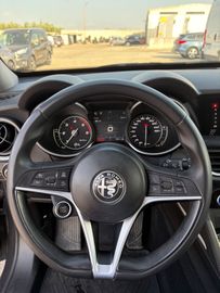 Alfa-Romeo Stelvio - 12