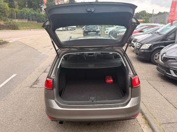 Volkswagen Golf - 11