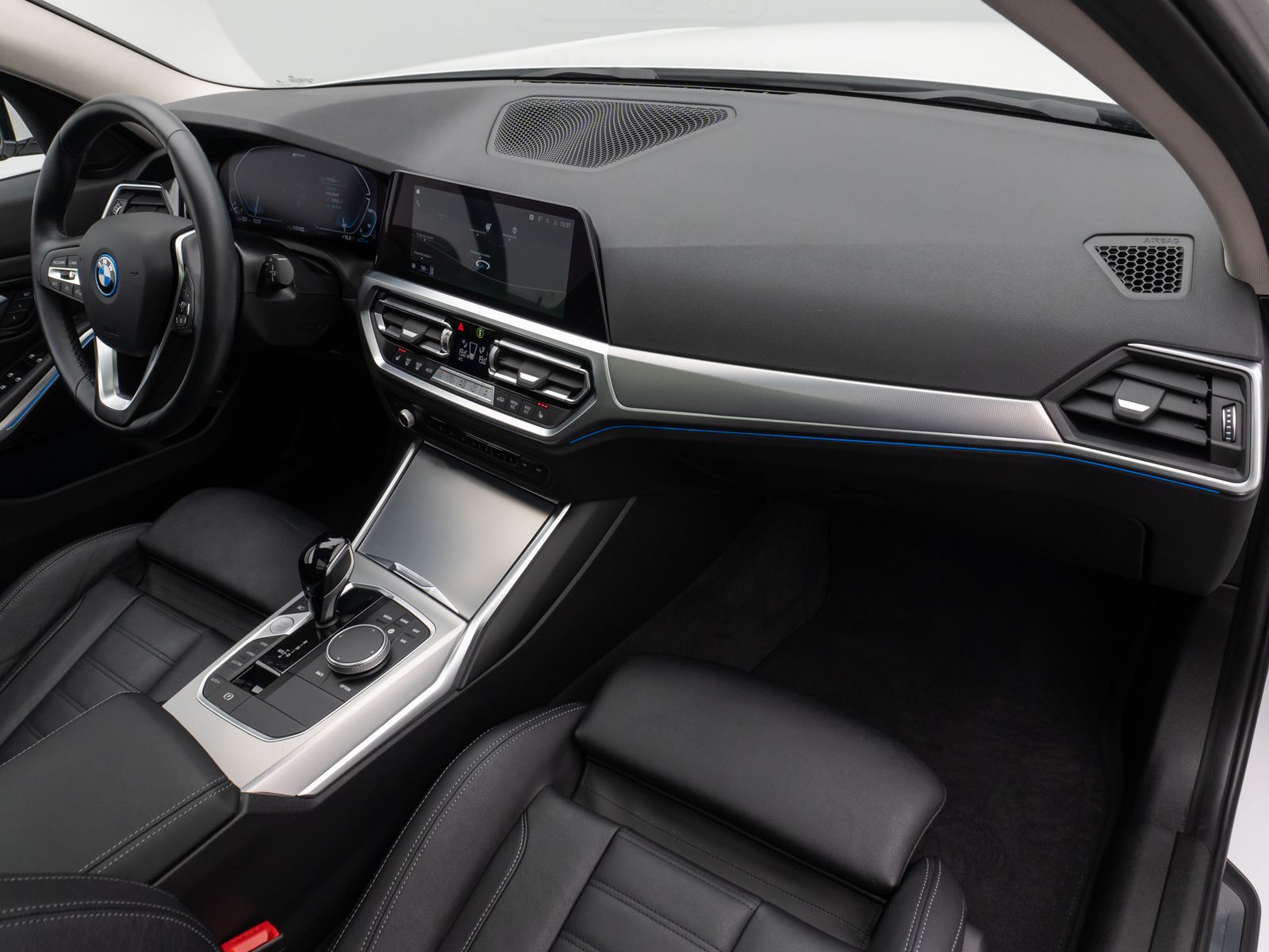 Fahrzeugabbildung BMW 320e xD Sport Line Panorama Kamera HiFi Komfort