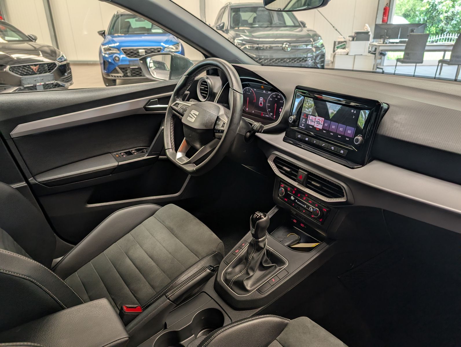 Fahrzeugabbildung SEAT Ibiza 1.0 TSI Xcellence LED Cam Dinamica ACC 17"